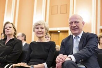 Friede Springer and Kai Wegner (Governing Mayor of Berlin) in front of the awarding of honorary