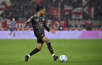 Michael Olise FC Bayern Munich FCB (17) Action on the ball MHPArena, MHP Arena Stuttgart,