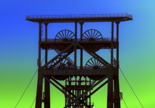 Graphic alienation of the double trestle scaffolding in the Gneisenau neighbourhood park, Dortmund,