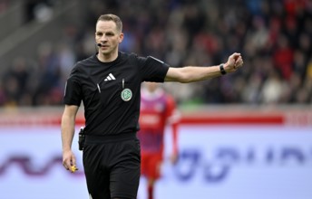 Referee Referee Sören Storks Gesture Gesture Voith-Arena, Heidenheim, Baden-Württemberg, Germany,