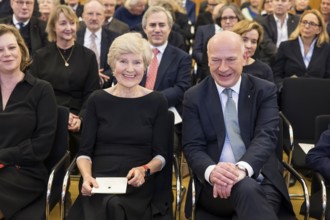 Friede Springer and Kai Wegner (Governing Mayor of Berlin) in front of the awarding of honorary