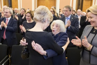 Friede Springer and Margot Friedländer (Holocaust survivor) at the awarding of honorary citizenship