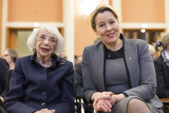 Margot Friedländer (Holocaust survivor) and Franziska Giffey (Senator for Economics, Energy and