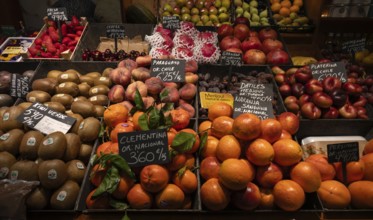 Display, kiwi, clementines, oranges, dates, strawberries, fruit, fruit handler, interior, market