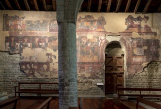 Taüll, Santa Maria, south aisle with copies of the original wall paintings