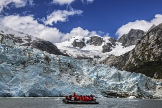 Zodiac excursion around the Porter Glacier, Cordillera Darwin, north-east foothills of the Beagle