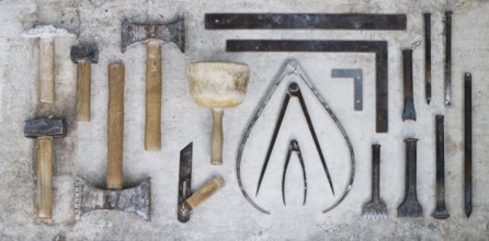 Dombauhütte, stonemason's tools: hammer, chisel, axe, compass, angle, St., Sankt, Saint