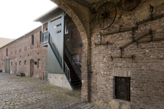 Erftstadt-Herrig, Domhof courtyard complex