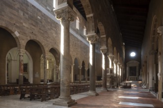 Lucca, San Frediano, view from the north aisle to the south-west towards the choir