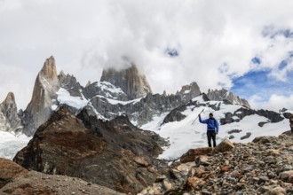 Trekking route Laguna de los Tres with a view of the summit of Fitzroy, El Chaltén, Los Glaciares