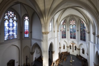 Choir and south transept with windows by Anna Schneider-Lang and Paul Weigmann, St., Sankt, Saint