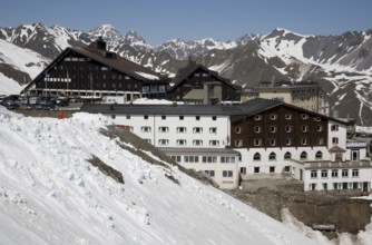 Italy S-Tyrol Stilfser Joch 2757m Hotel buildings