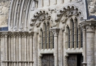 West portal, fanlights and northern pilasters, St., Sankt, Saint