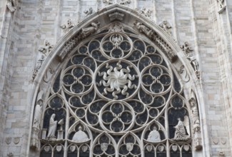 Built from 1386, choir east window from 1402, upper section width 11m, St., Sankt, Saint