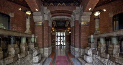 Via Vivaio corner Via Puccini 1911-1913 Vestibule with staircase and passageway to the garden