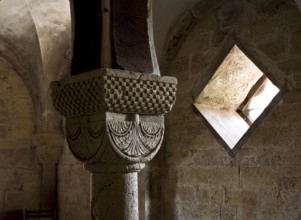 Crypt inside, capital and window, St., Sankt, Saint