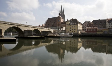 Danube panorama Steinerner Brücke, Brücktor, Dom, St., Sankt, Saint