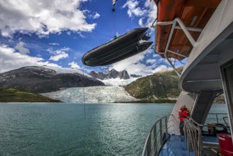 Excursion by Zodiac from the cruise ship Ventus Australis to the Porter Glacier, Cordillera Darwin,