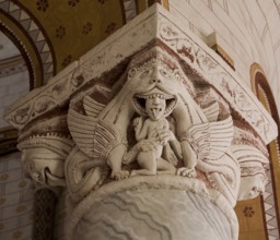 Capital of a column in the ambulatory, mythical creature and sinner, St., Sankt, Saint