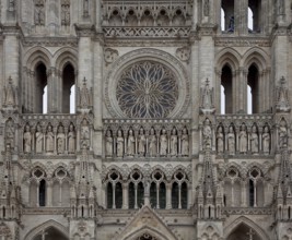 Start of construction 1220, west façade, section with rose window and royal gallery, St., Sankt,