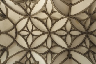 Curved ribbed vault in the choir, St., Sankt, Saint