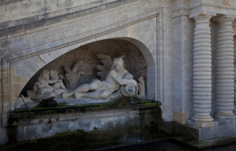 Chantilly, Chateau-de-Chantilly, château park, grotto with water-dispensing reclining figure under