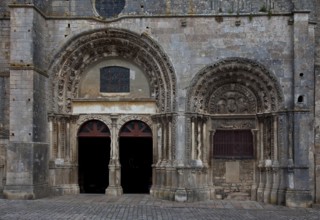 Consecrated in 1106, south and centre west portal, around 1150, St., Sankt, Saint