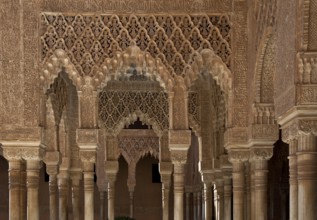 Nasrid Palace, Court of Lions, capitals and stuccoed pillars and arcades