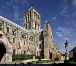 Fécamp Normandie Sainte-Trinité, built 1175-1220 crossing tower and south transept from south-west