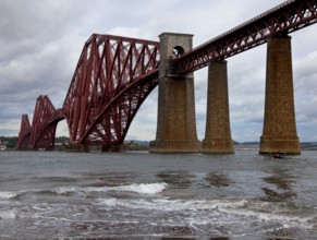 Railway bridge (cantilever bridge based on the Tanner girder principle), completed in 1890,