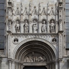 Italy Como Cathedral 88758 Started in 1396 Continued until the 16th century Tympanum of the main