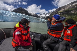 Excursion by Zodiac from the cruise ship Ventus Australis to the Porter Glacier, Cordillera Darwin,