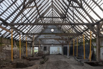 Kranenburg, Zelem Castle, barn, restoration of the historic beam construction