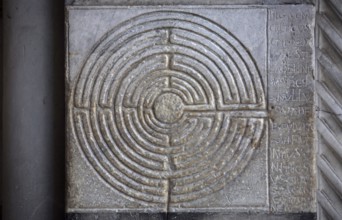 Lucca, cathedral, relief of a maze on the southern pillar of the porch