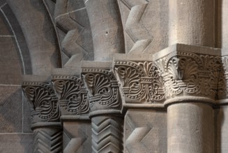 Worms, St Peter's Cathedral, west choir, capital band