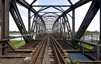 Barby (Elbe) railway bridge 68897 Built 1875-77 in the course of the so-called KANONENBAHN