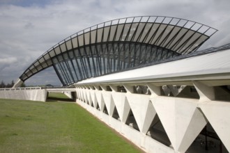 Architect: Calatrava, reception hall and southern platform hall from the south-west