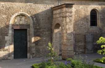 North side, north portal with tympanum and Frankish arch, St., Sankt, Saint