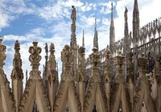 Roof zone in the area of the transept with wimpergen buttresses and 19th century branch, St.,