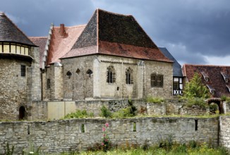 Double chapel, centre column, Saint, Saint