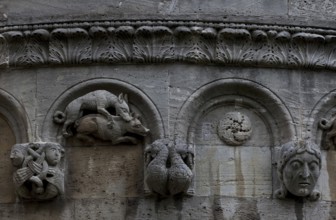 Main apse, hunting frieze, southern third, hound beats boar, St., St., Saint