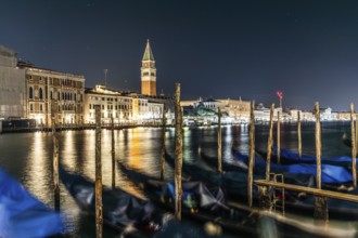 Venetian gondolas, boat dock at the customs office on the Grand Canal, Gondola Traghetto Dogana,