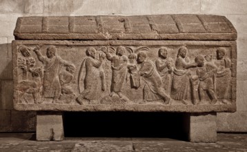 Late antique sarcophagus from around 500 with biblical reliefs, Sacrifice of Abraham, Healing of