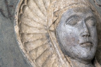 Older Plektrudis tomb slab, face, Saint, Saint