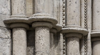 West portal, shaft rings on the northern wall columns, St., Sankt, Saint