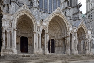 1195-1260 Main construction period, north portals Oblique view, St., Sankt, Saint