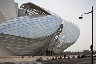 Architect Frank O. Gehry, opened in 2014, eastern section