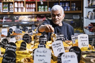 Seller, spices, shop, oriental spice trade in Noailles, Marseille, France, Europe