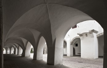 Italy S-Tyrol Neumarkt Laubengasse groined vault