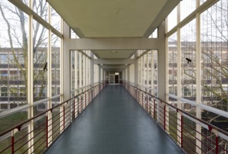 Egon Eiermann 1951-56, glass connecting corridor between administration building and warehouse